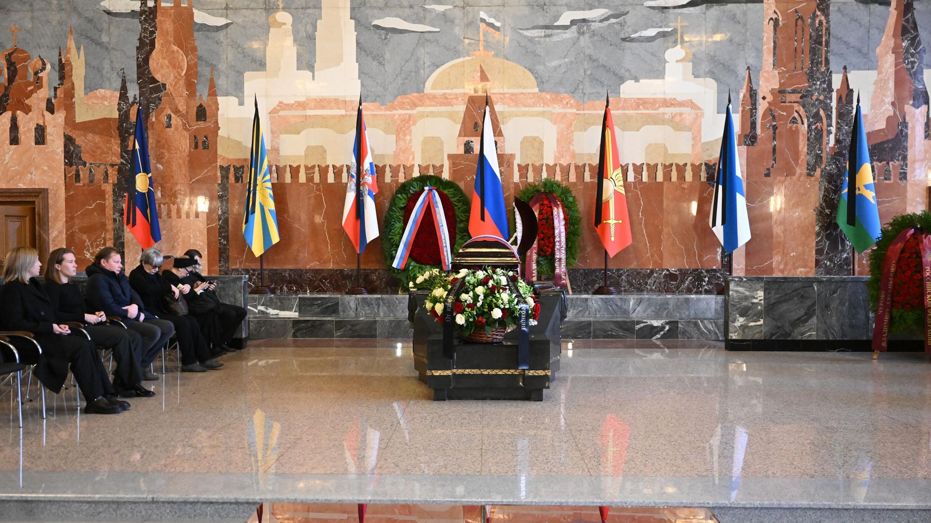 Церемония прощания с экс-председателем Центризбиркома Владимиром Чуровым в траурном зале Федерального военного мемориального кладбища в Мытищах Церемония прощания с экс-председателем Центризбиркома Владимиром Чуровым в траурном зале Федерального военного мемориального кладбища в Мытищах - РИА Новости, 1920, 24.03.2023