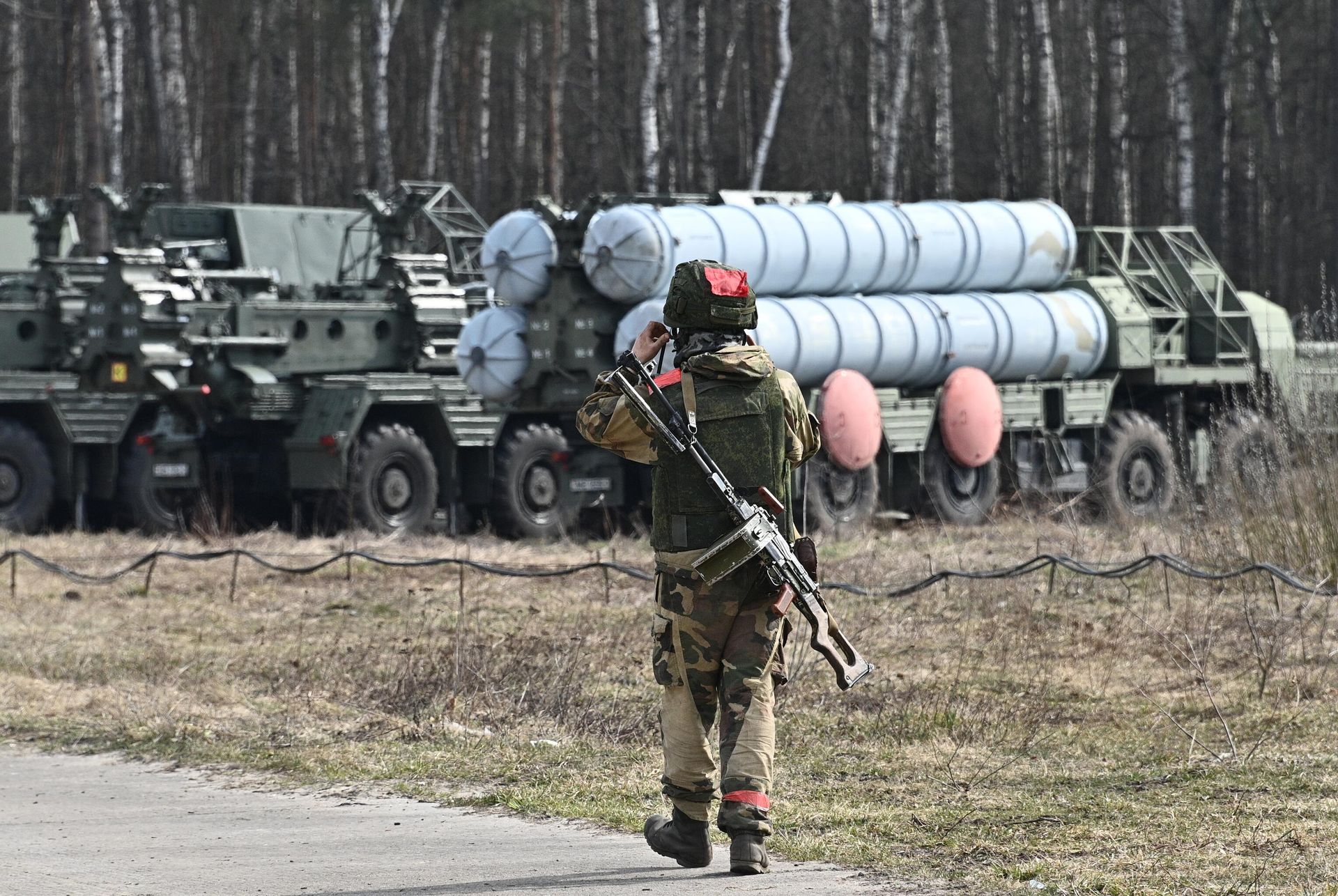 Военнослужащий зенитного ракетного полка, созданного в Лунинецком районе Брестской области для усиления системы ПВО Белоруссии на белорусско-украинской границе Военнослужащий зенитного ракетного полка, созданного в Лунинецком районе Брестской области для усиления системы ПВО Белоруссии на белорусско-украинской границе - РИА Новости, 1920, 02.06.2023
