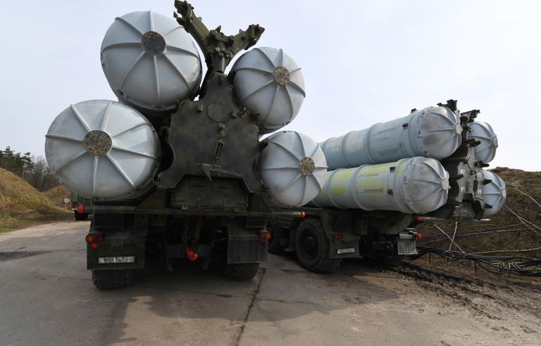 Пусковые установки ЗРК зенитного ракетного полка, созданного в Лунинецком районе Брестской области для усиления системы ПВО Белоруссии на белорусско-украинской границе Пусковые установки ЗРК зенитного ракетного полка, созданного в Лунинецком районе Брестской области для усиления системы ПВО Белоруссии на белорусско-украинской границе