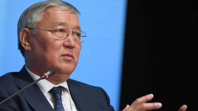 Директор Центрально-Азиатского регионального гляциологического центра под эгидой ЮНЕСКО Такир Балыкбаев на пленарном заседании Вечная мерзлота и вызовы глобальных климатических изменений в Якутске