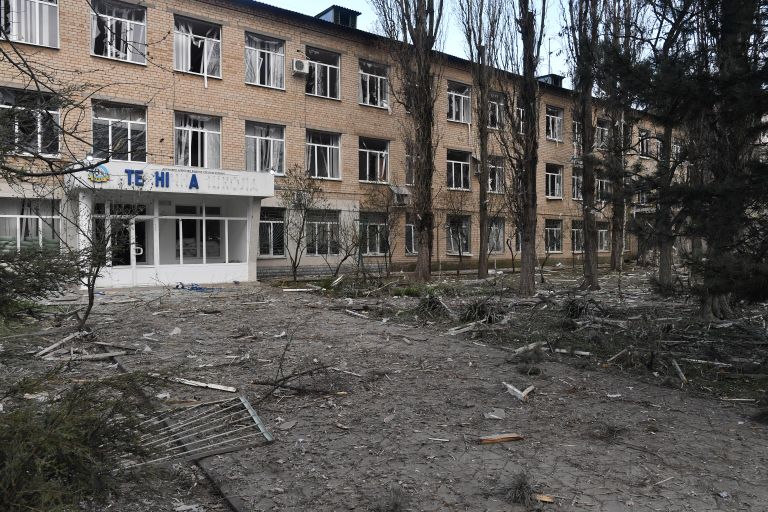 Здание колледжа в Мелитополе, пострадавшее в результате артиллерийского обстрела со стороны ВСУ Здание колледжа в Мелитополе, пострадавшее в результате артиллерийского обстрела со стороны ВСУ