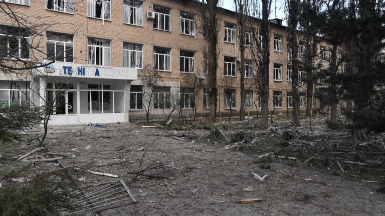 Здание колледжа в Мелитополе, пострадавшее в результате артиллерийского обстрела со стороны ВСУ Здание колледжа в Мелитополе, пострадавшее в результате артиллерийского обстрела со стороны ВСУ
