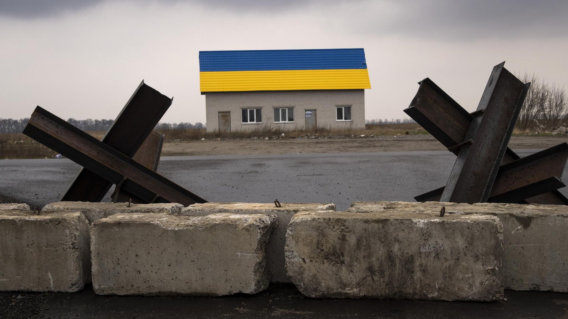 Противотанковые заграждения на окраине Киева - РИА Новости, 1920, 18.11.2023