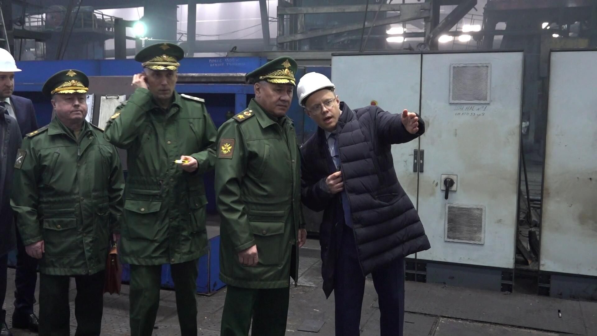 Шойгу на оборонных предприятиях Челябинской и Кировской областей Шойгу на оборонных предприятиях Челябинской и Кировской областей - РИА Новости, 1920, 28.03.2023