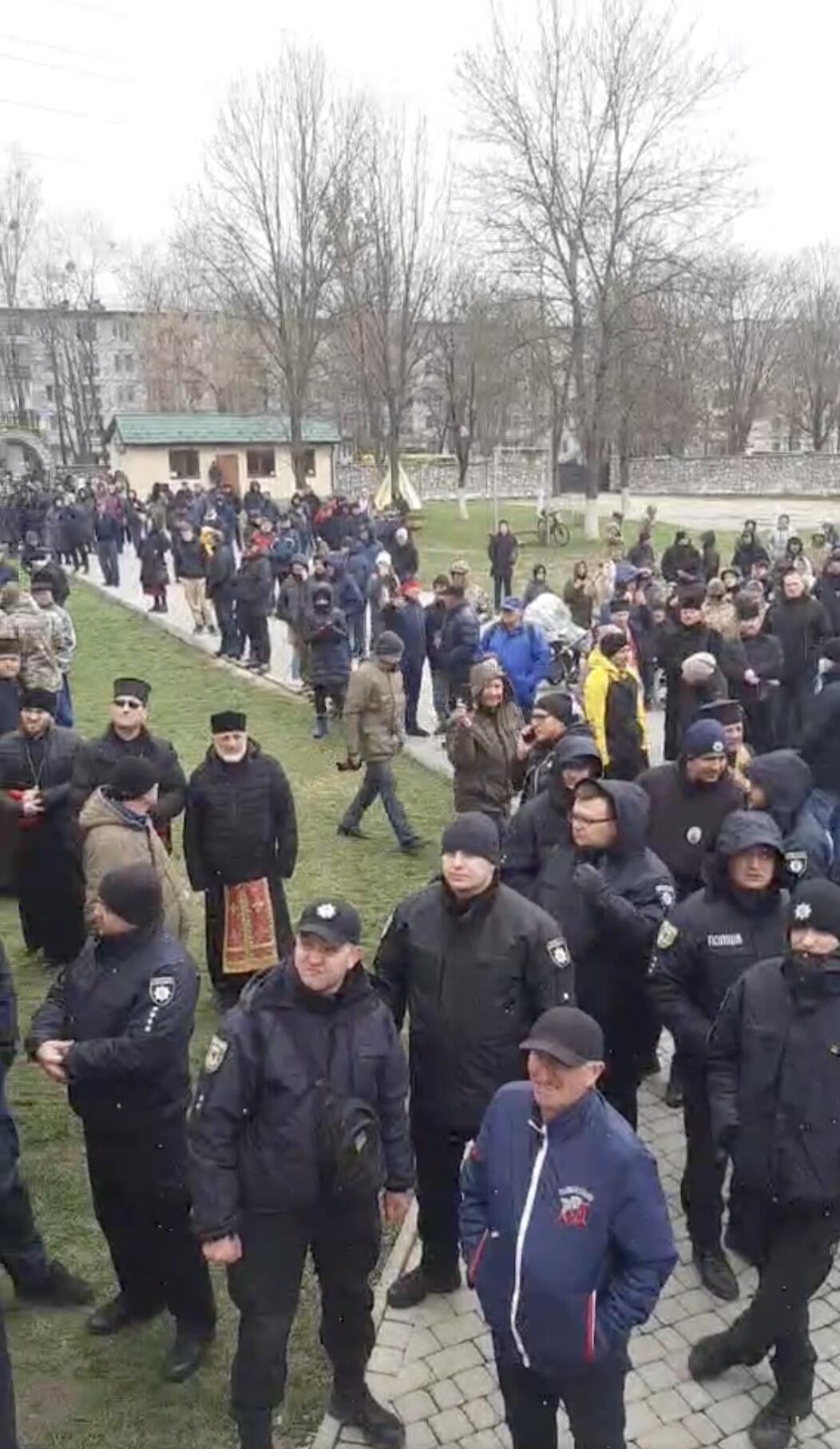 Кадр видео штурма храма Рождества Христова в Ивано-Франковске Кадр видео штурма храма Рождества Христова в Ивано-Франковске - РИА Новости, 1920, 28.03.2023