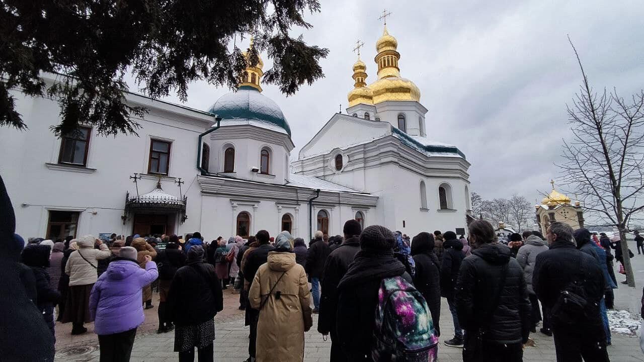 Прихожане перед службой в Киево-Печерской лавре - РИА Новости, 1920, 30.03.2023
