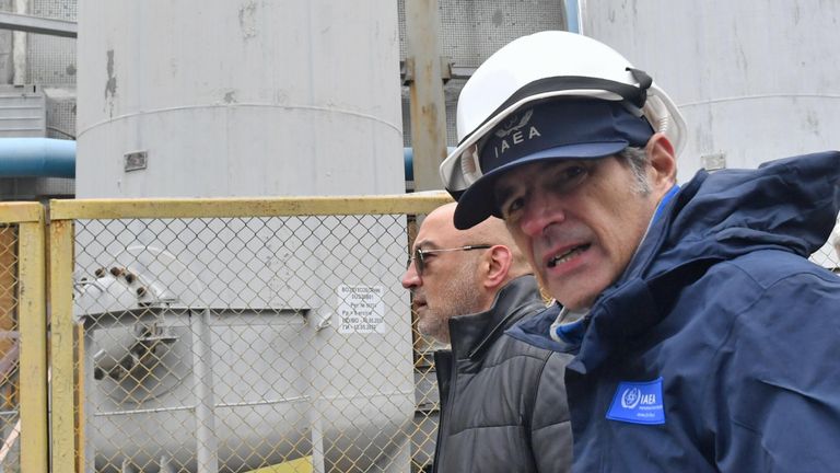 Генеральный директор МАГАТЭ Рафаэль Гросси и советник Генерального директора Концерна Росэнергоатом Ренат Карчаа во время визита на Запорожскую АЭС в Энергодаре Генеральный директор МАГАТЭ Рафаэль Гросси и советник Генерального директора Концерна Росэнергоатом Ренат Карчаа во время визита на Запорожскую АЭС в Энергодаре