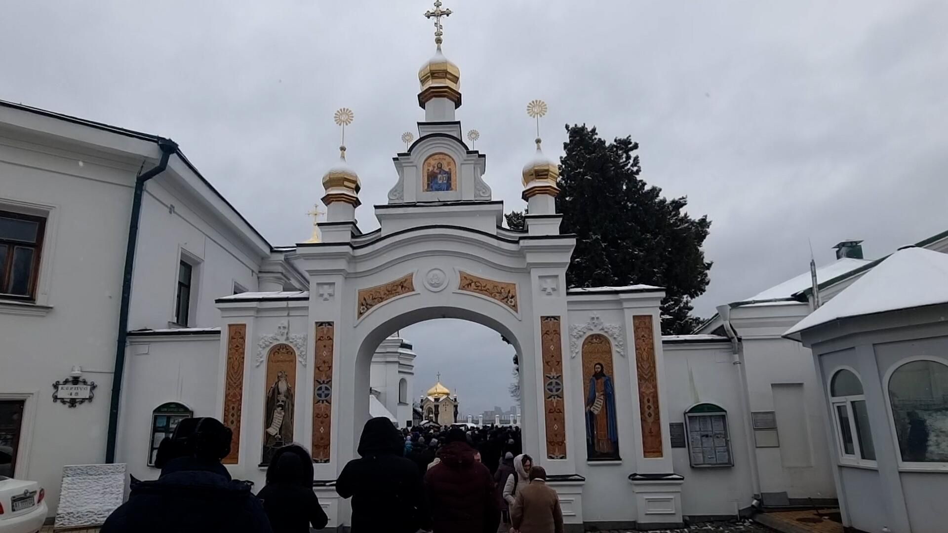 Молитвы под открытым небом: тысячи верующих пришли в Киево-Печерскую лавру Молитвы под открытым небом: тысячи верующих пришли в Киево-Печерскую лавру - РИА Новости, 1920, 29.03.2023