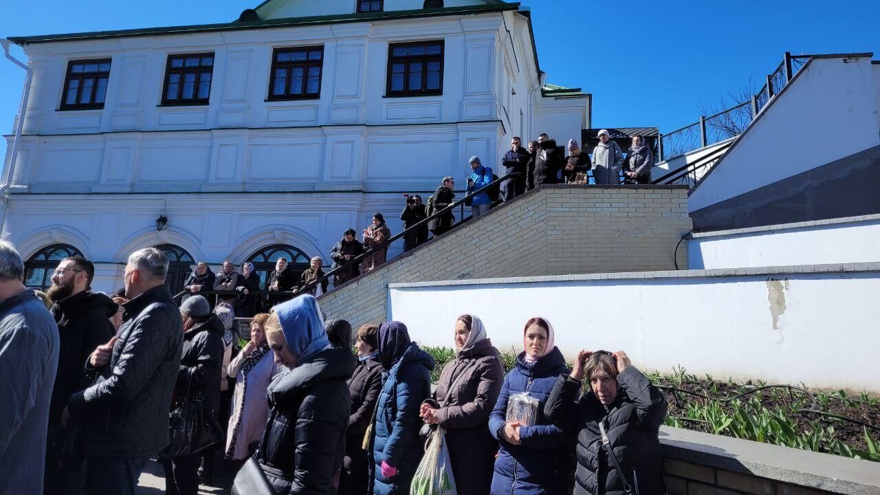 Верующие в Киево-Печерской лавре в Киеве Верующие в Киево-Печерской лавре в Киеве - РИА Новости, 1920, 30.03.2023