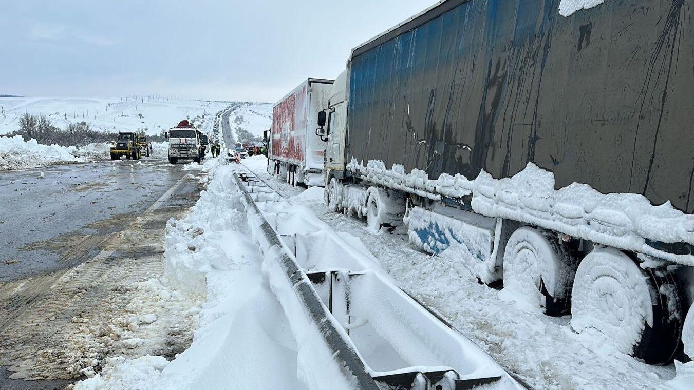 Работы по устранению ЧС после снегопада на трассе М-4 Дон в Ростовской области Работы по устранению ЧС после снегопада на трассе М-4 Дон в Ростовской области - РИА Новости, 1920, 31.03.2023