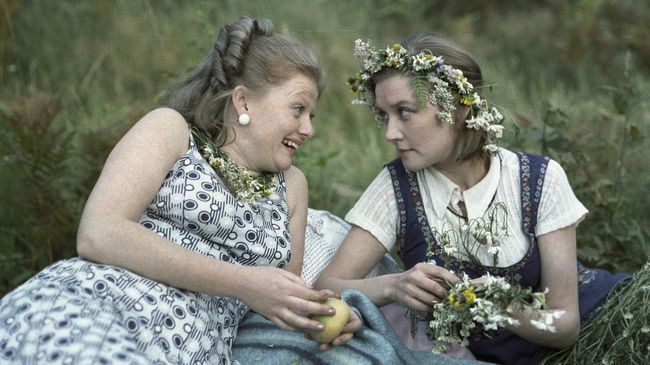 Ирина Муравьева в роли Людмилы и Вера Алентова в роли Катерины на съемках фильма Москва слезам не верит Ирина Муравьева в роли Людмилы и Вера Алентова в роли Катерины на съемках фильма Москва слезам не верит