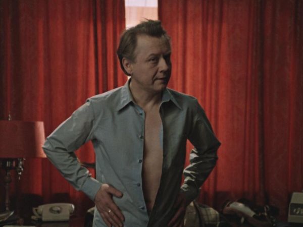 Олег Табаков в роли Володи в фильме Москва слезам не верит, 1979 год Олег Табаков в роли Володи в фильме Москва слезам не верит, 1979 год