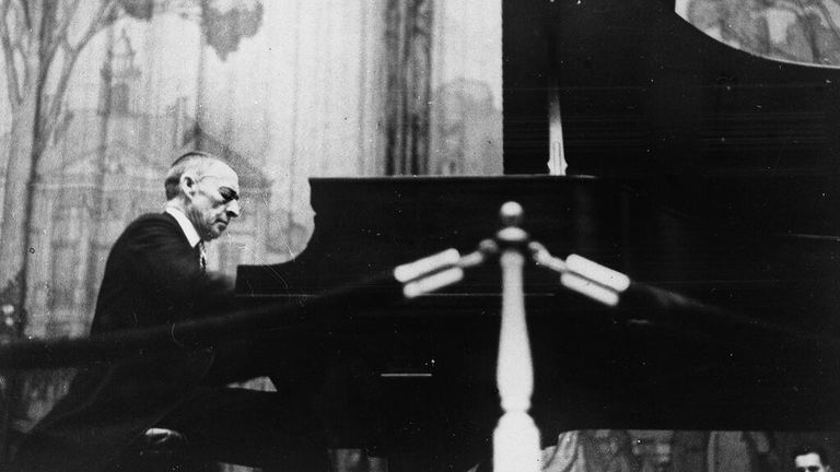Сергей Рахманинов на эстраде. Последний концерт в Люцерне. 1939 год Сергей Рахманинов на эстраде. Последний концерт в Люцерне. 1939 год