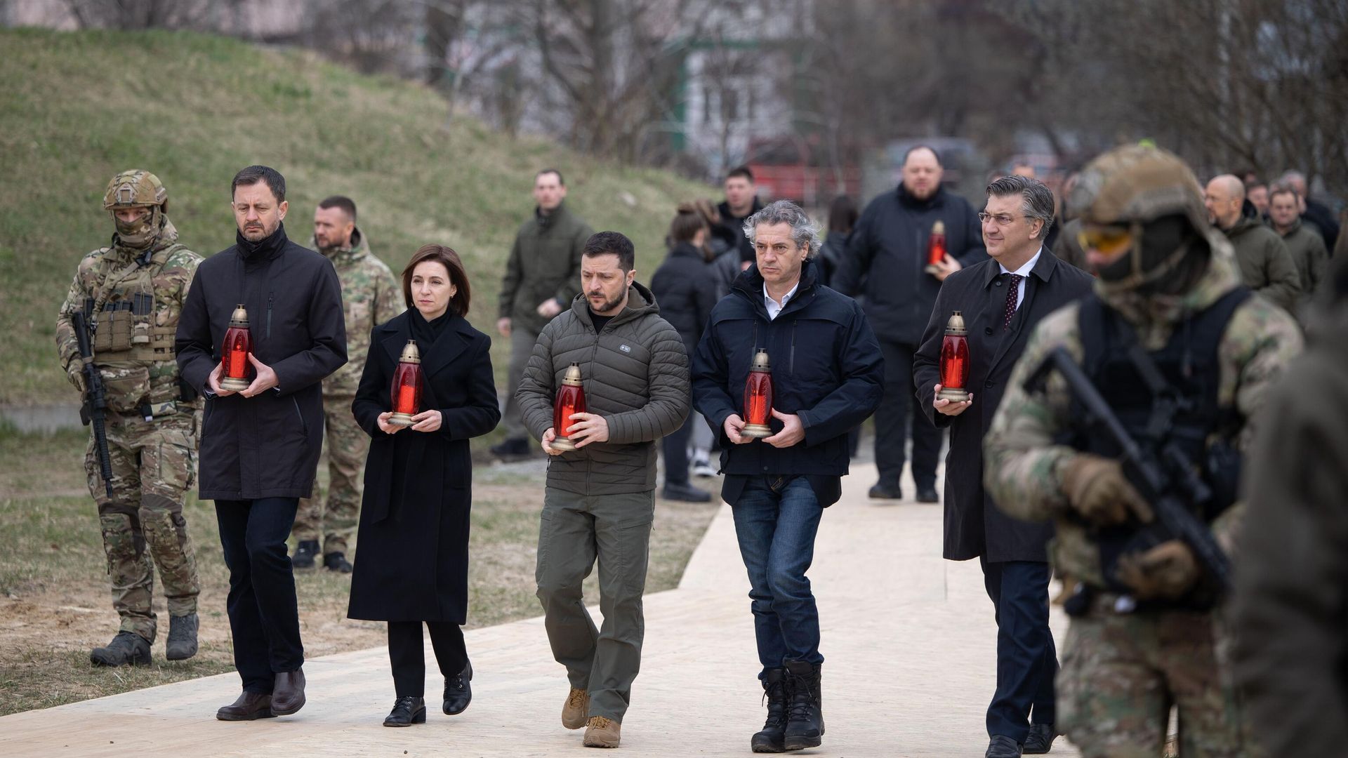 Премьер-министр Словакии Эдуард Хегер, президент Республики Молдова Майя Санду, президент Украины Владимир Зеленский, премьер-министр Словении Роберт Голоб и премьер-министр Хорватии Андрей Пленкович в Буче Премьер-министр Словакии Эдуард Хегер, президент Республики Молдова Майя Санду, президент Украины Владимир Зеленский, премьер-министр Словении Роберт Голоб и премьер-министр Хорватии Андрей Пленкович в Буче - РИА Новости, 1920, 31.03.2023