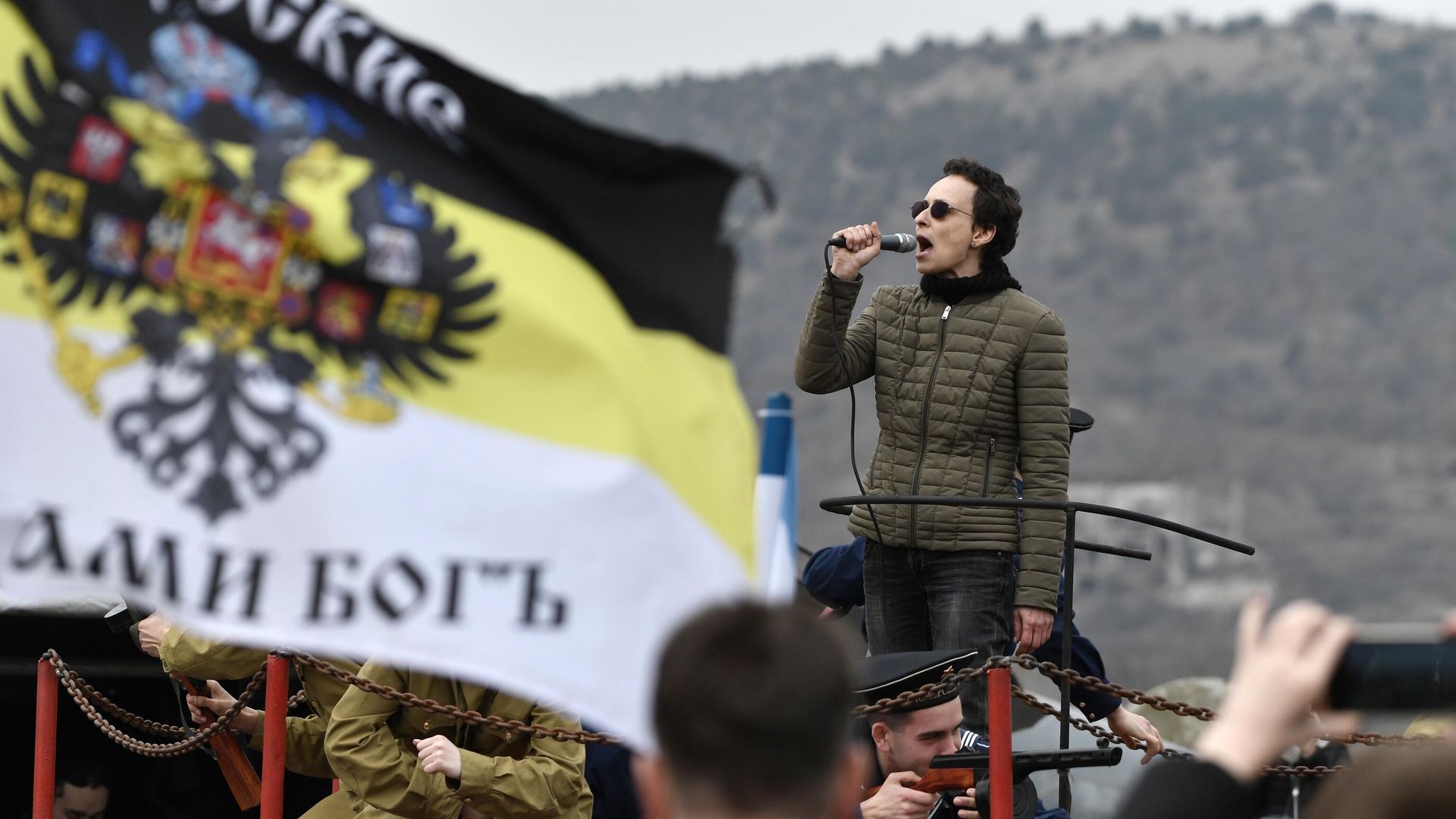 Певица Юлия Чичерина выступает на концерте в честь девятилетия воссоединения Республики Крым и Севастополя с Российской Федерацией, март 2023 Певица Юлия Чичерина выступает на концерте в честь девятилетия воссоединения Республики Крым и Севастополя с Российской Федерацией, март 2023 - РИА Новости, 1920, 01.04.2023
