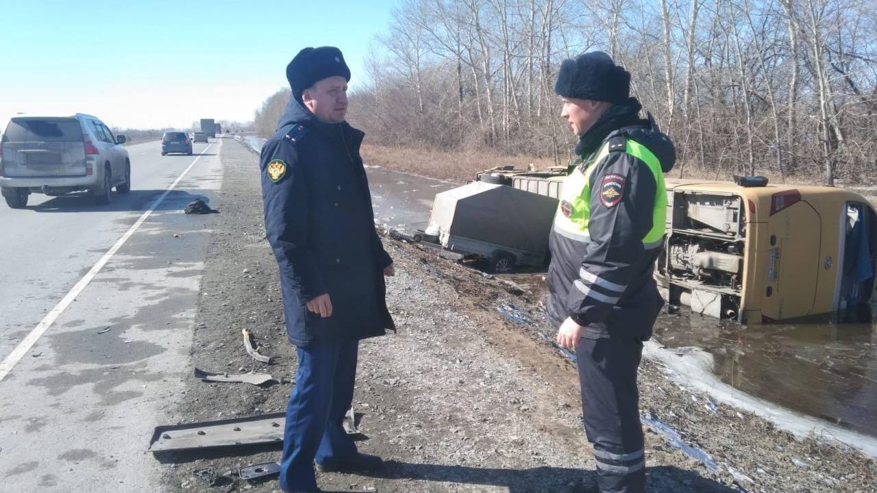 ДТП с участием автобуса на трассе Новосибирск-Кочки ДТП с участием автобуса на трассе Новосибирск-Кочки - РИА Новости, 1920, 01.04.2023
