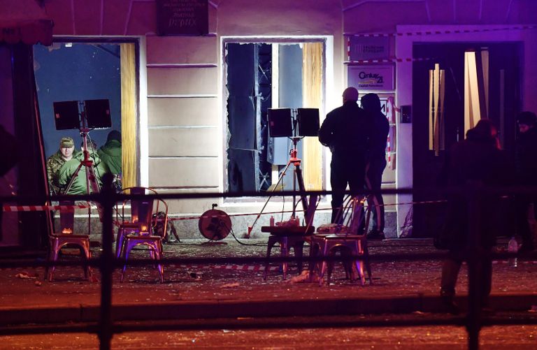 На месте взрыва в кафе на Университетской набережной в Санкт-Петербурге На месте взрыва в кафе на Университетской набережной в Санкт-Петербурге