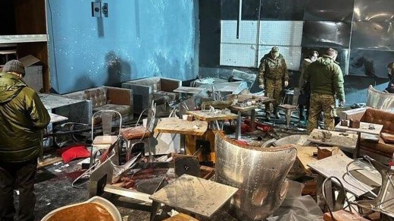 На месте взрыва в кафе на Университетской набережной в Санкт-Петербурге На месте взрыва в кафе на Университетской набережной в Санкт-Петербурге