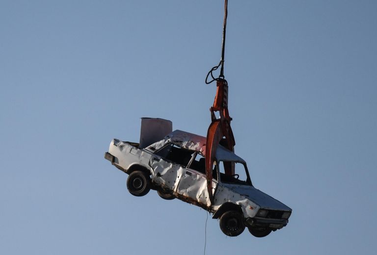 Подъем автомобиля с помощью вертолета МИ-26Т на учениях в Новой Москве по предотвращению и ликвидации возможных чрезвычайных ситуаций, связанных с половодьем Подъем автомобиля с помощью вертолета МИ-26Т на учениях в Новой Москве по предотвращению и ликвидации возможных чрезвычайных ситуаций, связанных с половодьем