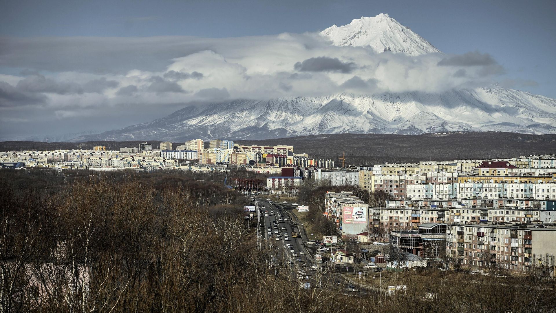 Вид на город Петропавловск-Камчатский и Корякский вулкан - РИА Новости, 1920, 16.04.2023