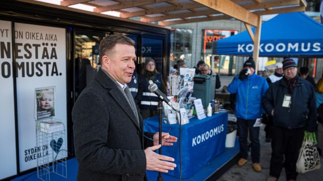 Председатель Национальной коалиционной партии Петтери Орпо во время предвыборного митинга в Хельсинки Председатель Национальной коалиционной партии Петтери Орпо во время предвыборного митинга в Хельсинки