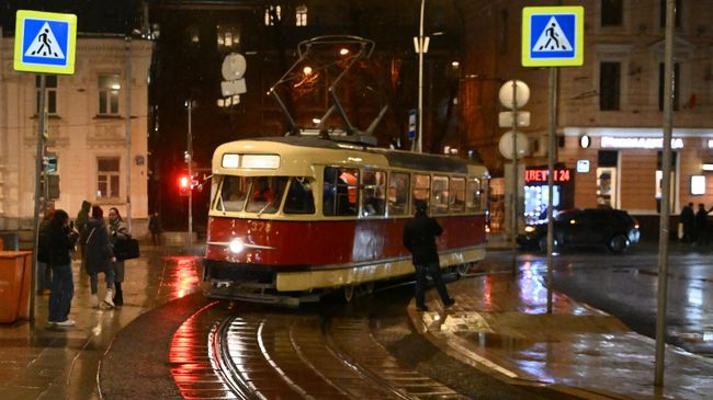 Ретротрамвай Татра Т2 на экскурсионном маршруте в рамках программы Метротур