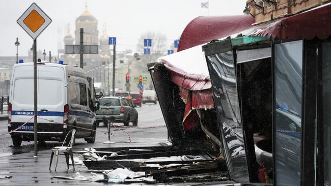 Место взрыва в кафе на Университетской набережной в Санкт-Петербурге Место взрыва в кафе на Университетской набережной в Санкт-Петербурге