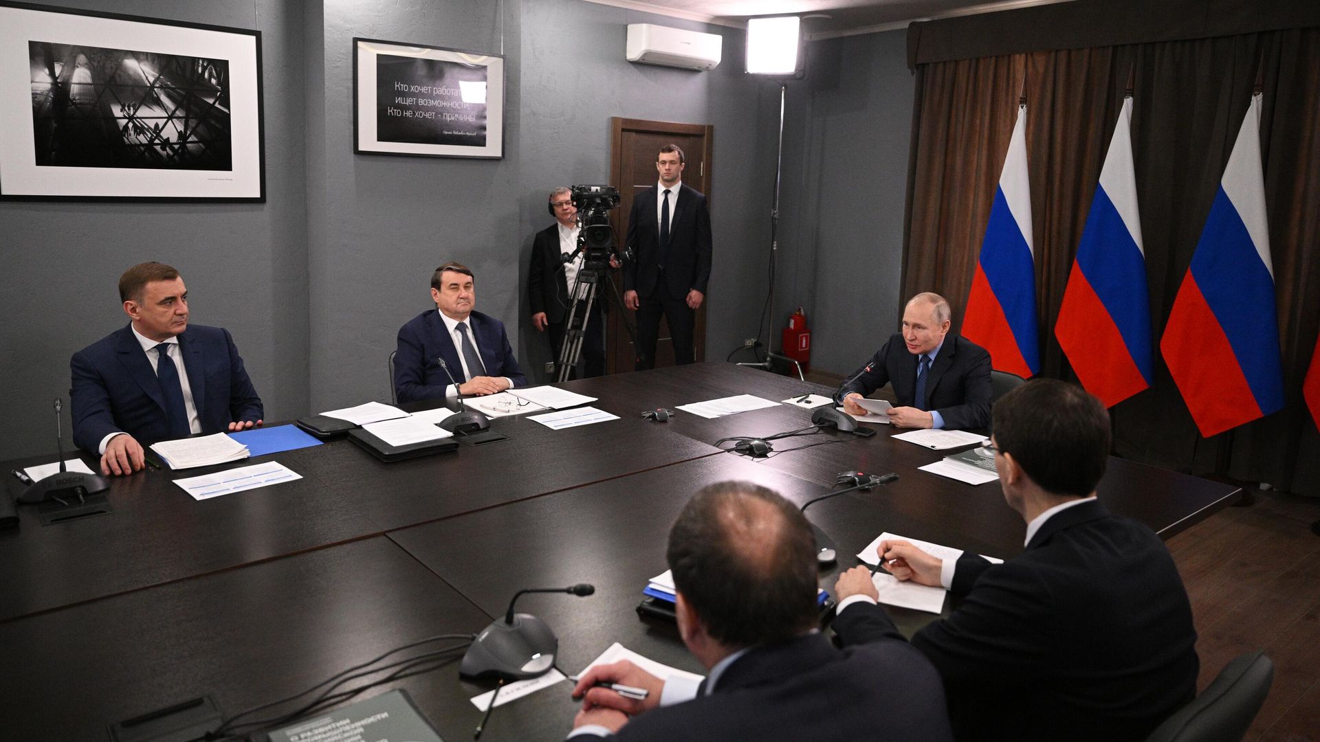 Президент РФ Владимир Путин проводит заседание президиума Государственного Совета по вопросу О развитии промышленности РФ в условиях санкционного давления входе рабочей поездки в Тулу Президент РФ Владимир Путин проводит заседание президиума Государственного Совета по вопросу О развитии промышленности РФ в условиях санкционного давления входе рабочей поездки в Тулу - РИА Новости, 1920, 04.04.2023