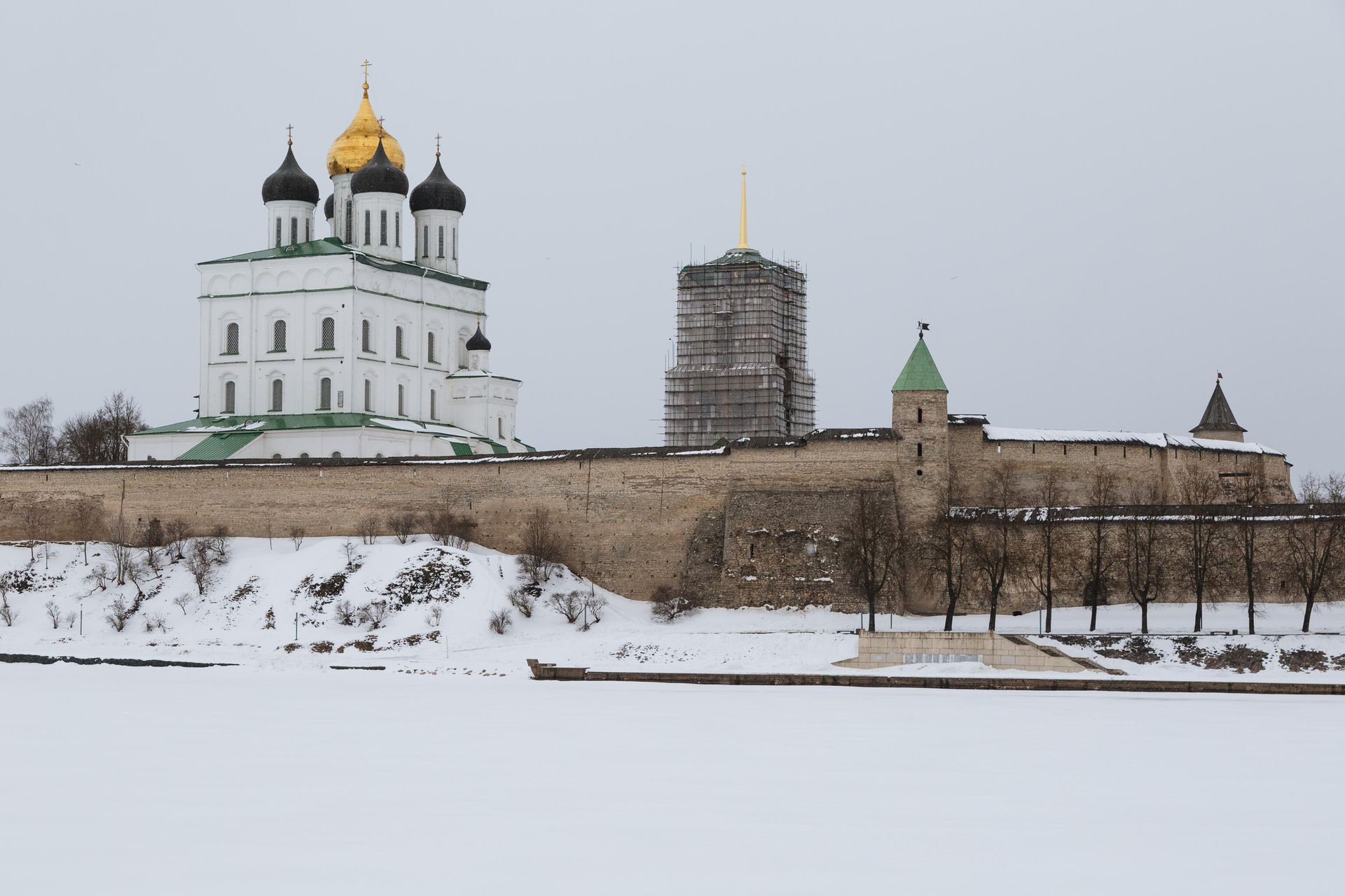 Троицкий собор, где сошлись три луча, Псковская область