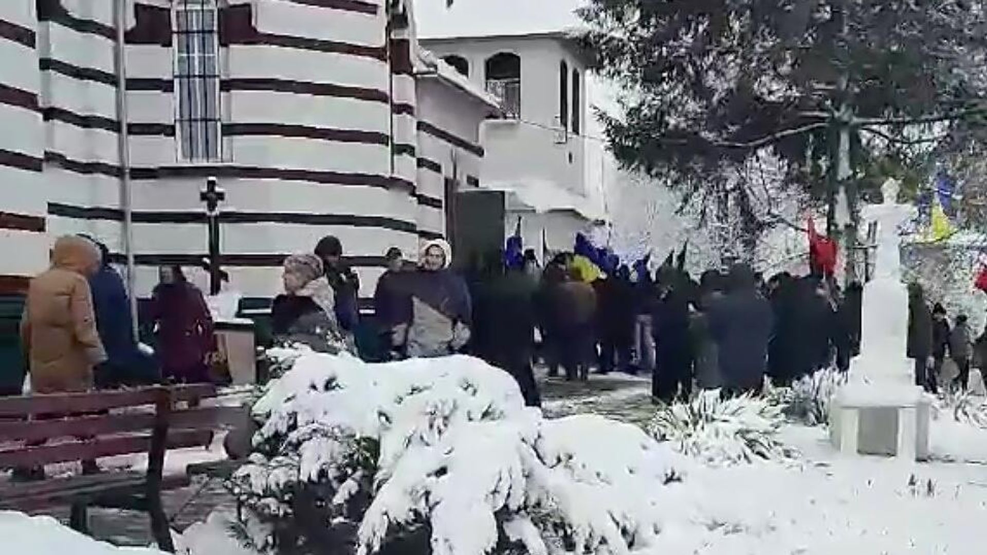 Захват Михайловского храма канонической Украинской православной церкви в Черновицкой области. Кадр из видео Захват Михайловского храма канонической Украинской православной церкви в Черновицкой области. Кадр из видео - РИА Новости, 1920, 05.04.2023