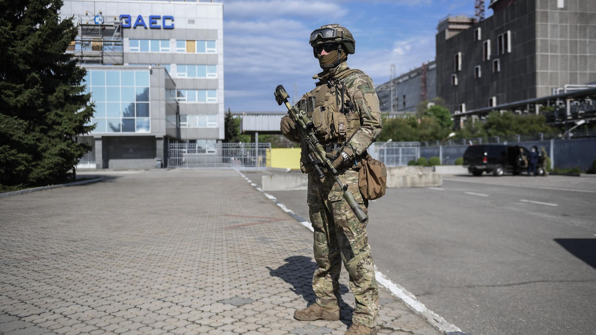 Военнослужащий ВС РФ на территории Запорожской АЭС в Энергодаре Военнослужащий ВС РФ на территории Запорожской АЭС в Энергодаре - РИА Новости, 1920, 10.07.2023
