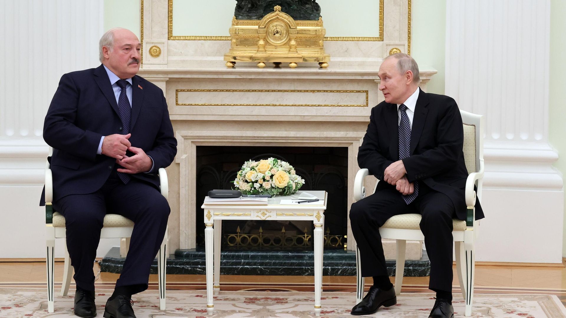 Президент России Владимир Путин и президент Белоруссии Александр Лукашенко во время встречи Президент России Владимир Путин и президент Белоруссии Александр Лукашенко во время встречи - РИА Новости, 1920, 06.04.2023