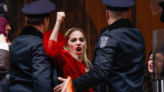 Леди Гага на съемках фильма Джокер: Безумие на двоих в Нью-Йорке. 25 марта 2023 Леди Гага на съемках фильма Джокер: Безумие на двоих в Нью-Йорке. 25 марта 2023