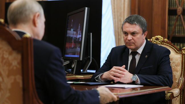 Леонид Пасечник во время встречи с  Владимиром Путиным