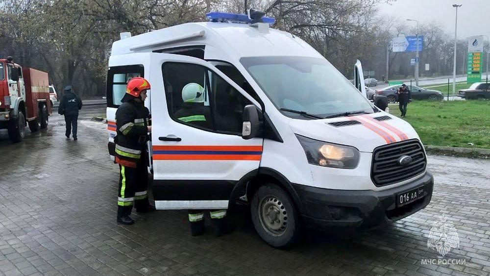 Сотрудники МЧС ДНР в Макеевке Сотрудники МЧС ДНР в Макеевке - РИА Новости, 1920, 12.01.2024