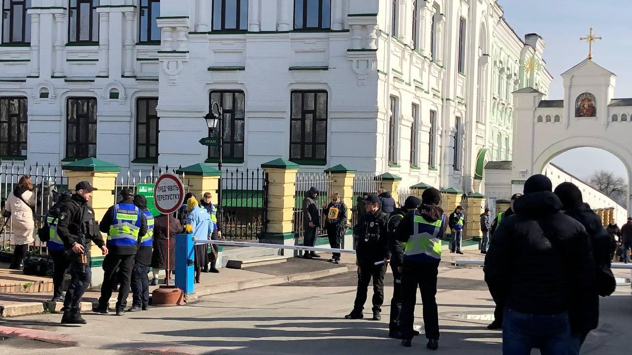 Сотрудники полиции Украины возле Киево-Печерской лавры Сотрудники полиции Украины возле Киево-Печерской лавры - РИА Новости, 1920, 05.05.2023