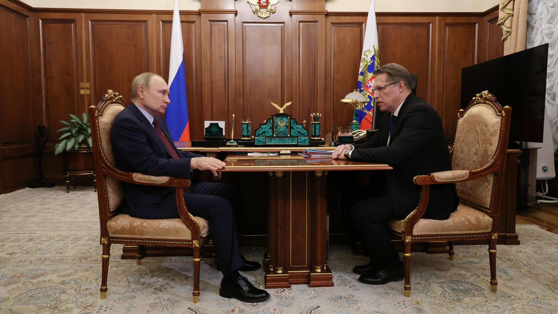 Президент РФ Владимир Путин и министр здравоохранения РФ Михаил Мурашко Президент РФ Владимир Путин и министр здравоохранения РФ Михаил Мурашко - РИА Новости, 1920, 12.07.2023