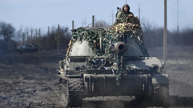 Военнослужащий расчета САУ Акация ВС РФ в зоне СВО