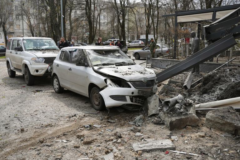 Последствия обстрела рынка в Донецке Последствия обстрела рынка в Донецке