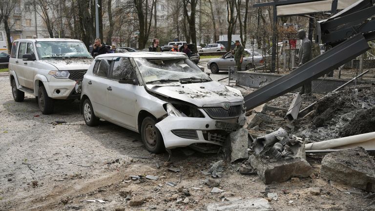 Последствия обстрела рынка в Донецке Последствия обстрела рынка в Донецке