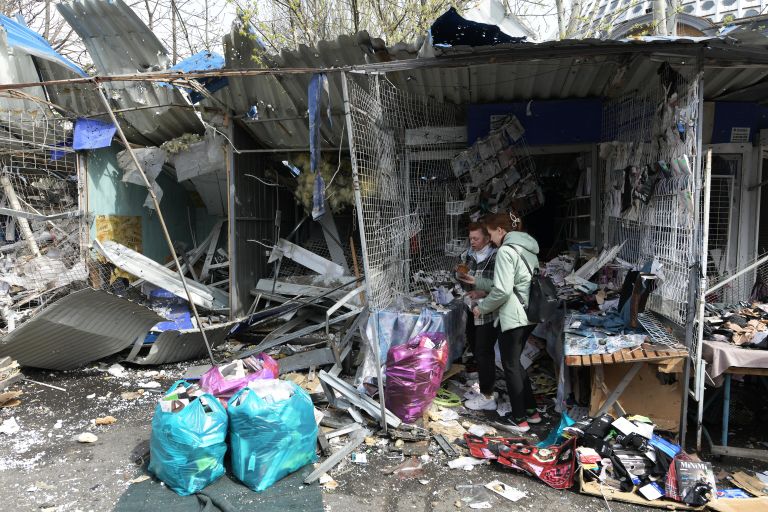 Рынок в Ворошиловском районе Донецка, подвергшийся обстрелу со стороны ВСУ Рынок в Ворошиловском районе Донецка, подвергшийся обстрелу со стороны ВСУ