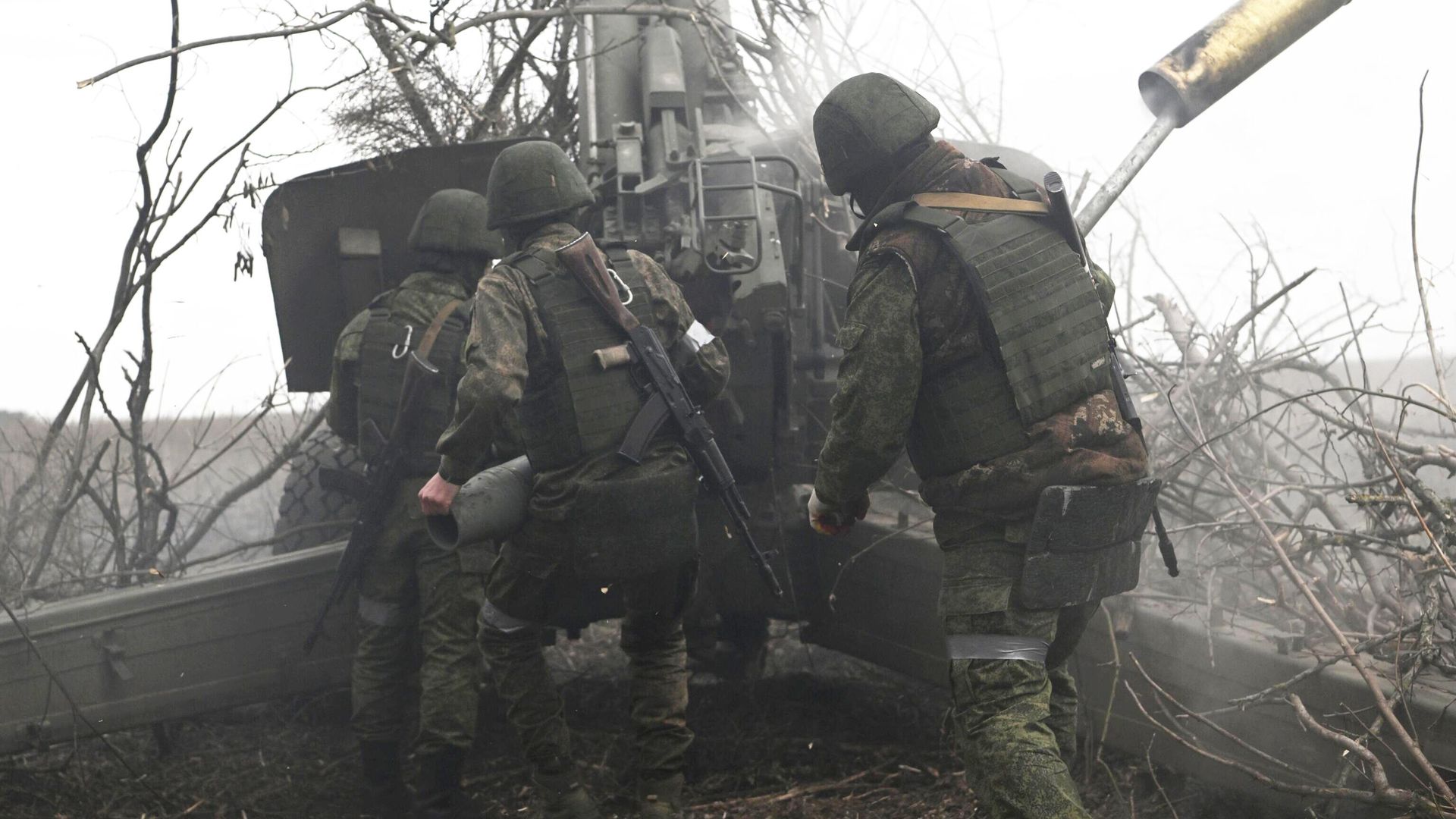 Артиллеристы вооруженных сил РФ ведут огонь по позициям ВСУ - РИА Новости, 1920, 21.04.2023