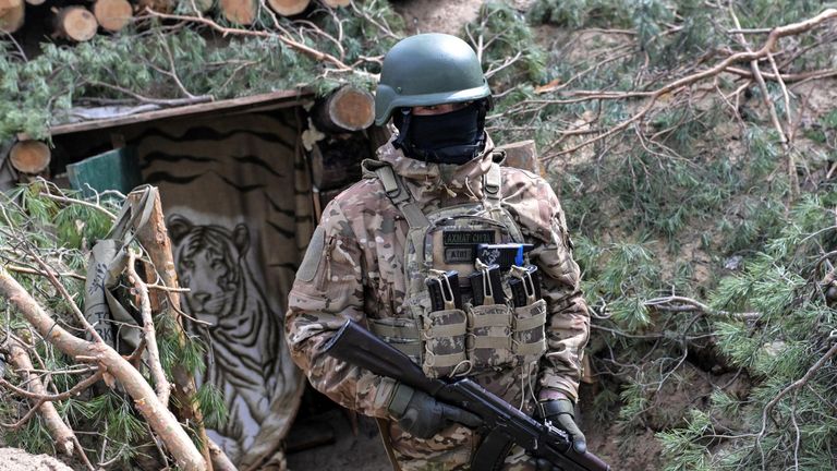 Боец спецназа Ахмат на позиции в зона СВО Боец спецназа Ахмат на позиции в зона СВО