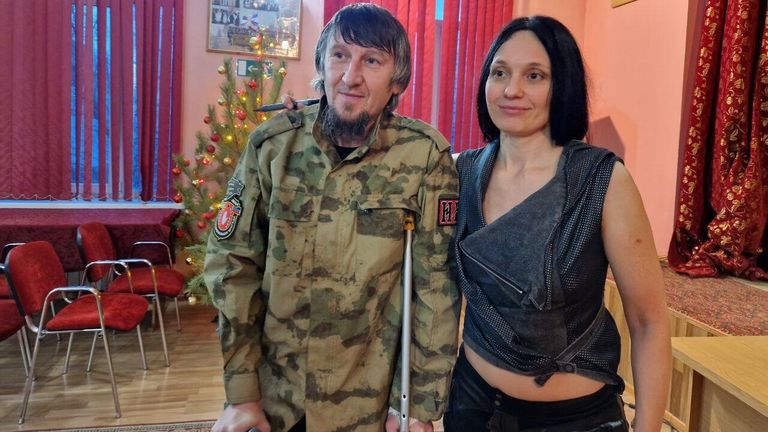 Певица Мара с бойцами Певица Мара с бойцами