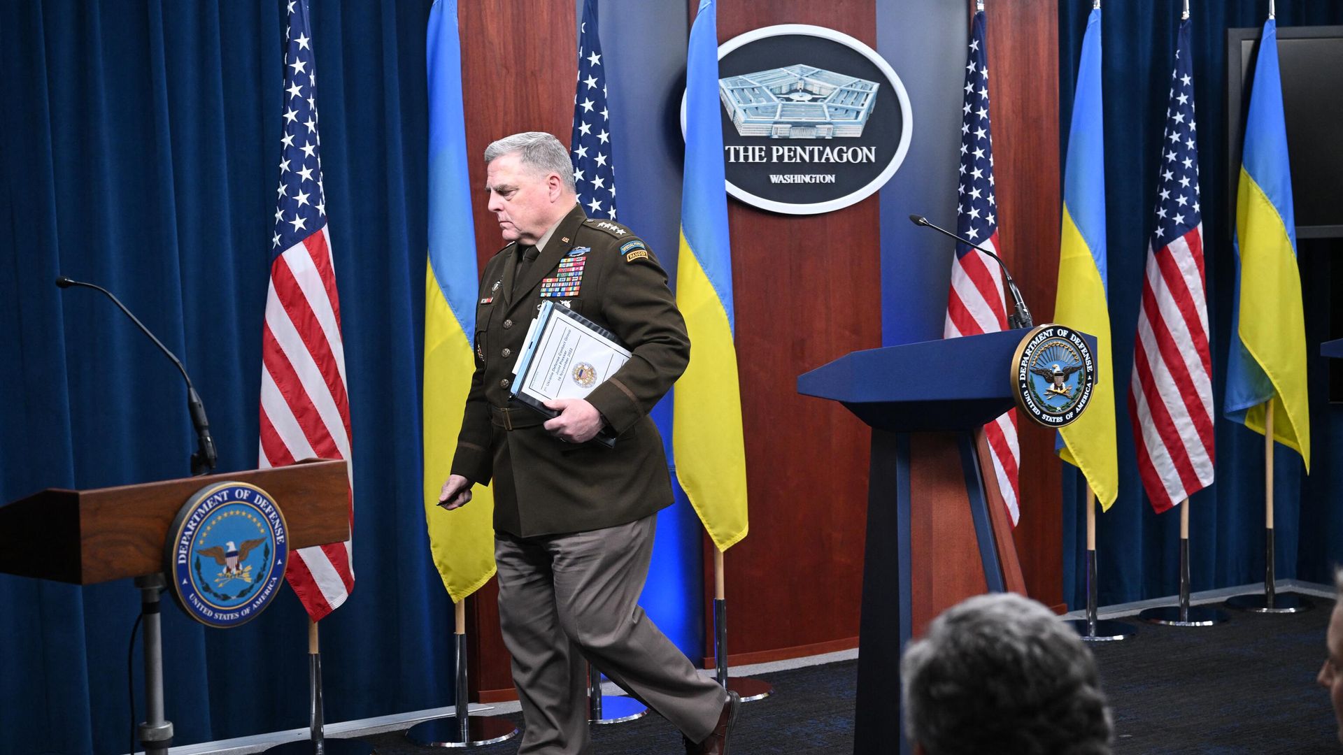 Председатель Объединенного комитета начальников штабов США Марк Милли после пресс-конференции в Пентагоне Председатель Объединенного комитета начальников штабов США Марк Милли после пресс-конференции в Пентагоне - РИА Новости, 1920, 11.04.2023