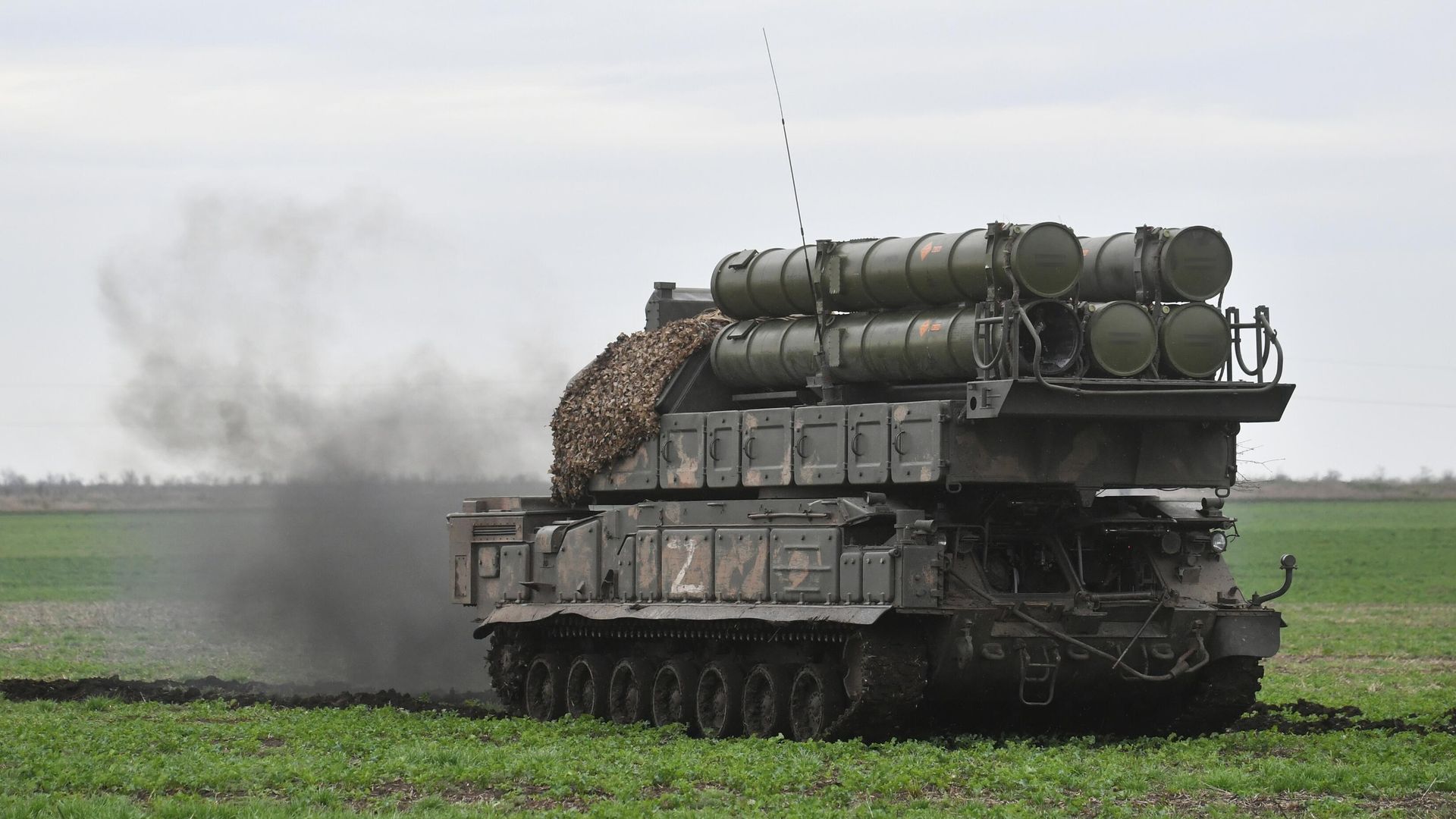 Зенитно-ракетный комплекс Бук-М3 ПВО ЮВО ВС РФ на позиции в зоне СВО Зенитно-ракетный комплекс Бук-М3 ПВО ЮВО ВС РФ на позиции в зоне СВО - РИА Новости, 1920, 12.04.2023