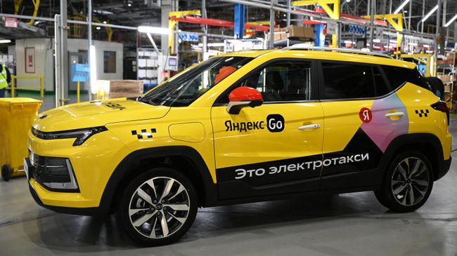 Электромобиль Москвич 3е на Московском автомобильном заводе. Автомобили Москвич 3 появились в такси