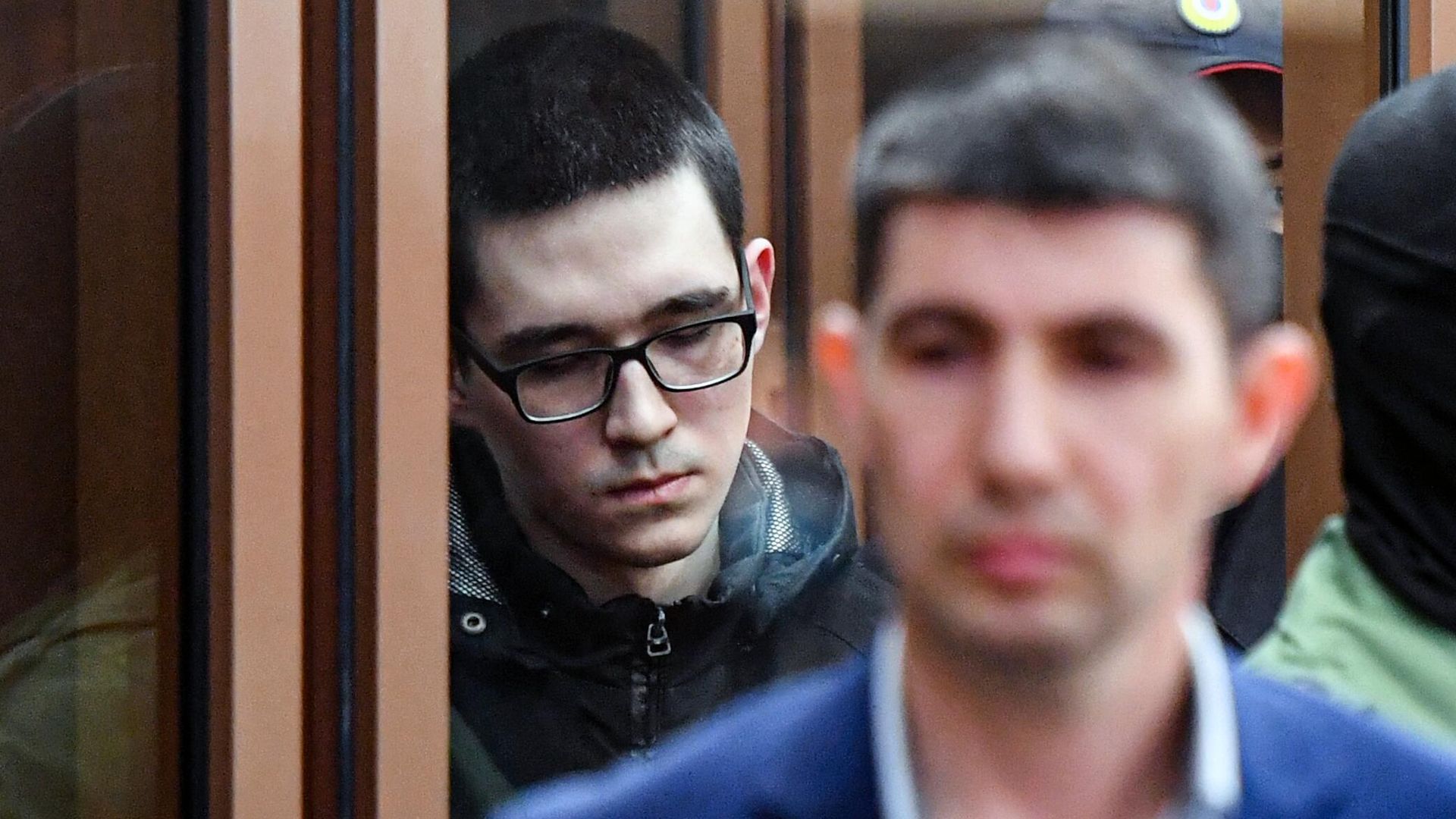 Ильназ Галявиев во время оглашения приговора по делу о стрельбе в казанской гимназии на заседании в Верховном суде Татарстана. 13 апреля 2023 Ильназ Галявиев во время оглашения приговора по делу о стрельбе в казанской гимназии на заседании в Верховном суде Татарстана. 13 апреля 2023 - РИА Новости, 1920, 13.04.2023