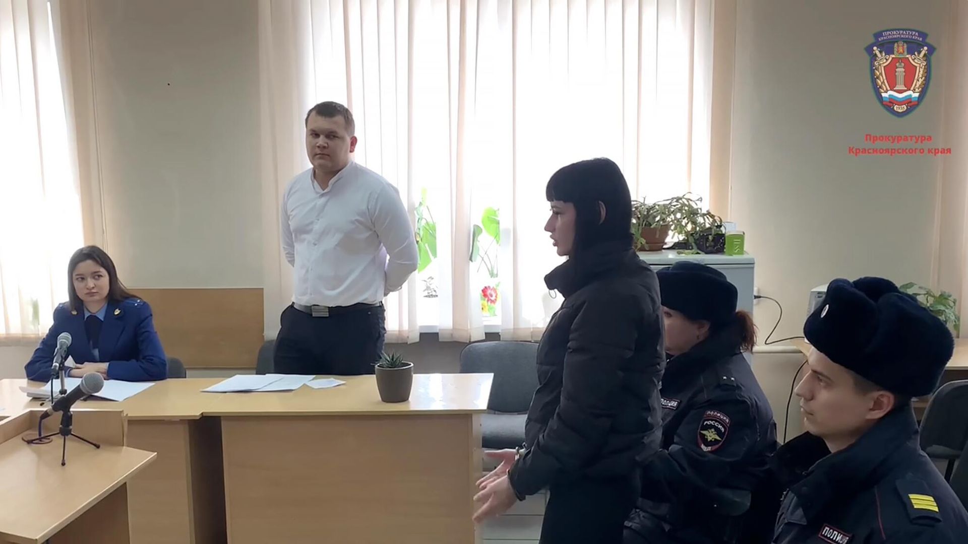 Жительница Красноярска, которая оскорбляла своего малолетнего сына и выкладывала видеозаписи в сеть Интернет, в суде Жительница Красноярска, которая оскорбляла своего малолетнего сына и выкладывала видеозаписи в сеть Интернет, в суде - РИА Новости, 1920, 13.04.2023