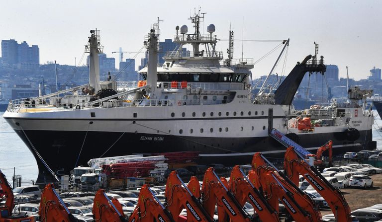 Большой морозильный рыболовный траулер проекта СТ-192 Механик Маслак во Владивостоке